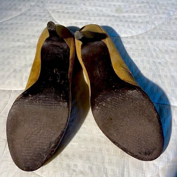 BCBGeneration Tan Suede Leather Platform Heels Gold Studded Vamp Rosettes 9.5 - Picture 12 of 16